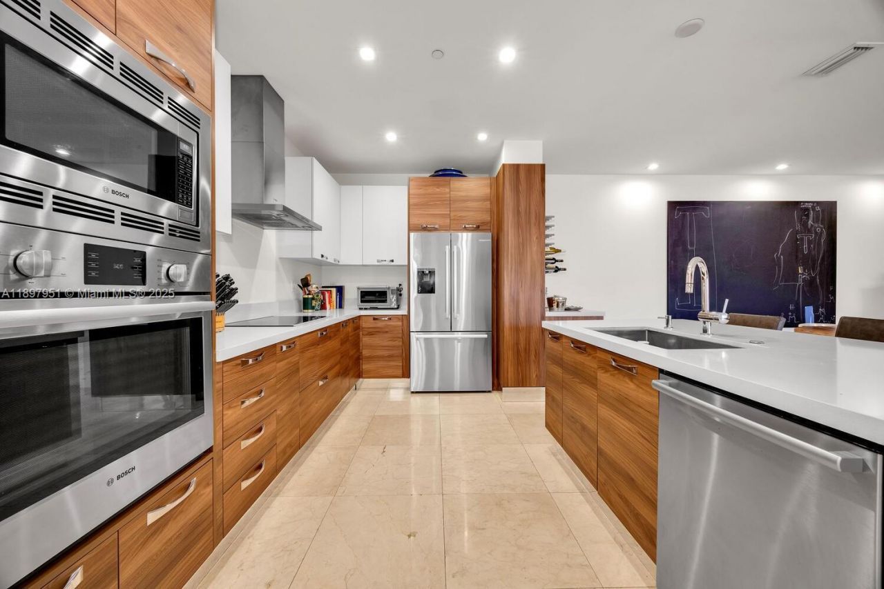 718 Valencia Ave, Unit 207, Coral Gables, FL 33134 Photo