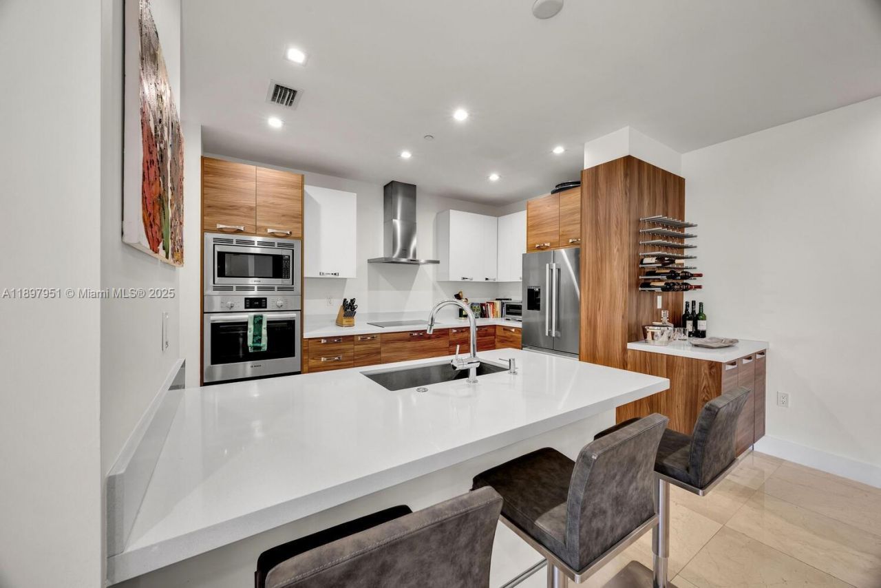 718 Valencia Ave, Unit 207, Coral Gables, FL 33134 Photo