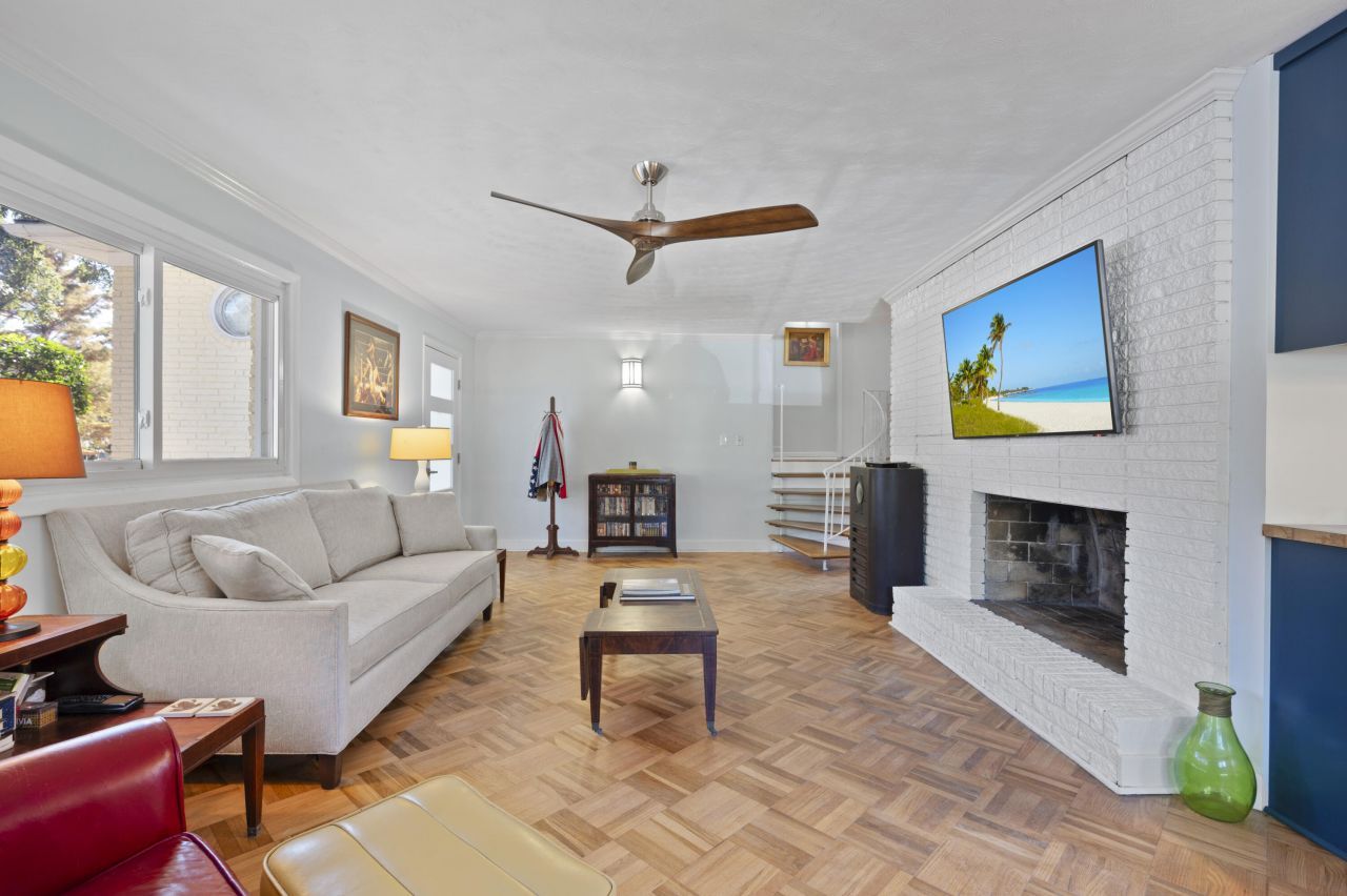 725 Shelley Road Photo 12