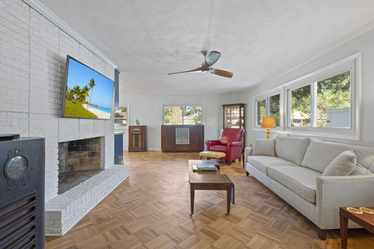 725 Shelley Road Photo 13