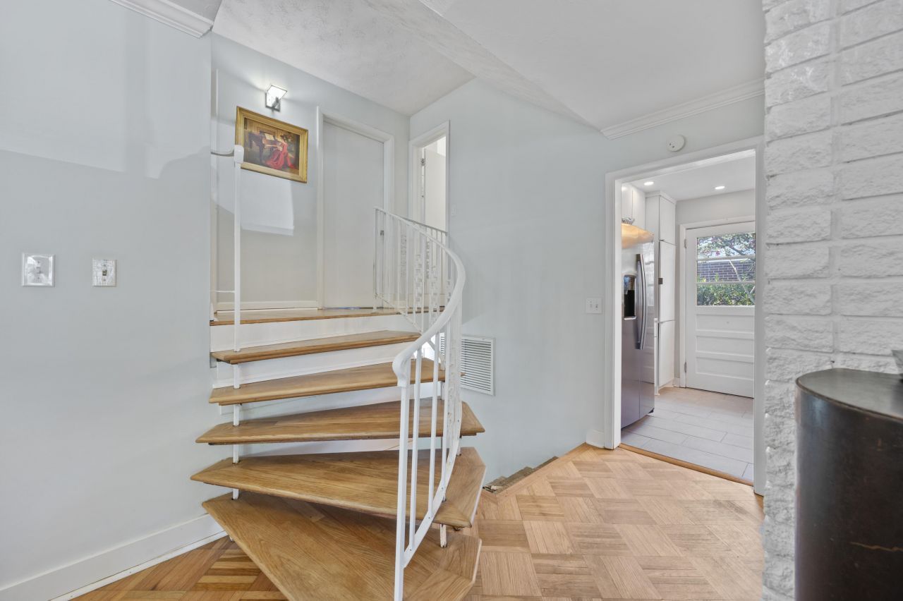 725 Shelley Road Photo 15