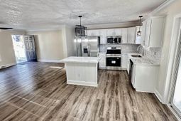 2432 Farmwood Circle photo 4