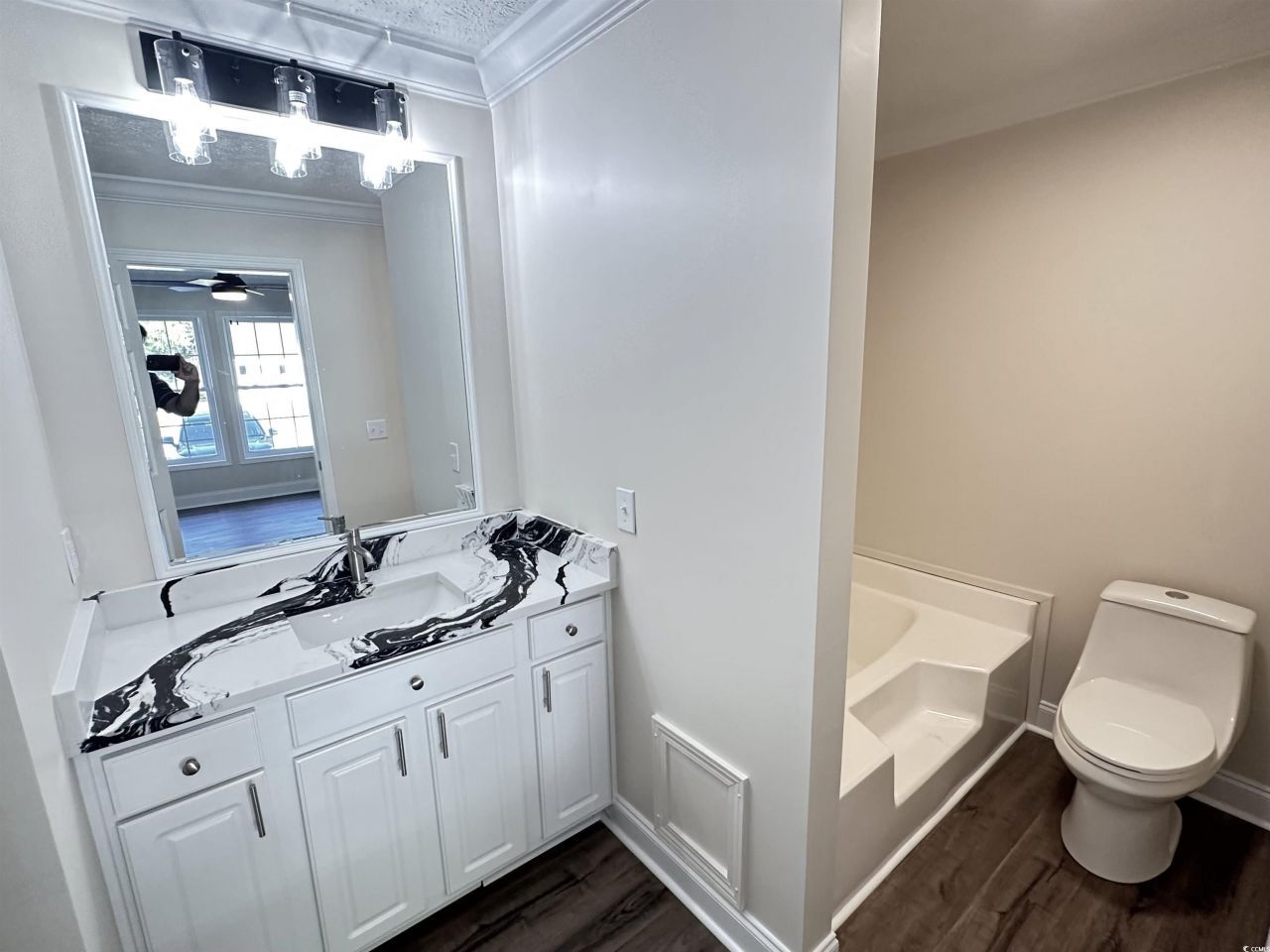 2432 Farmwood Circle Photo 8