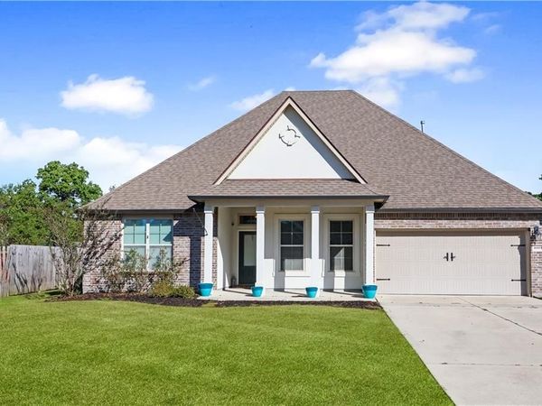 16819 HIGHLAND HEIGHTS Drive, Covington, LA 70435