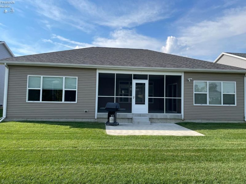 7822 Honey Crisp Ct, Toledo, OH 43528 Photo 2