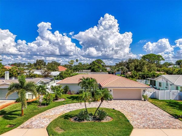 829 HARBOR DRIVE S, VENICE, FL 34285
