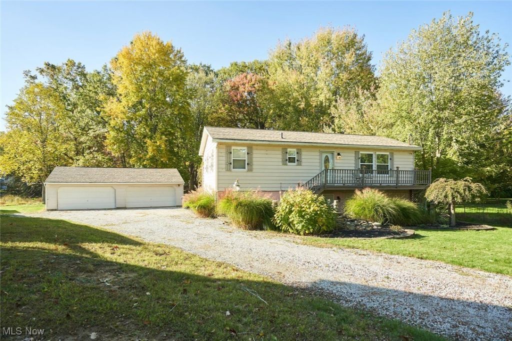 1422 Slagle Drive, Akron, OH 44312 Main Photo