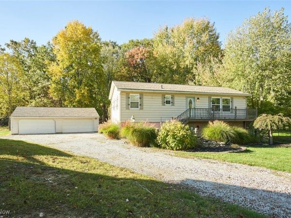 1422 Slagle Drive, Akron, OH 44312