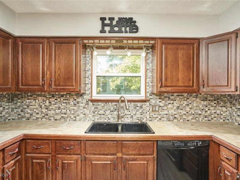 1422 Slagle Drive, Akron, OH 44312 Photo 6