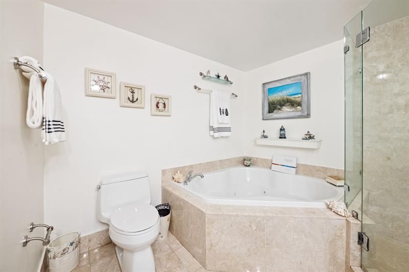 2011 N Ocean Boulevard, Unit 206, Fort Lauderdale, FL 33305 Photo