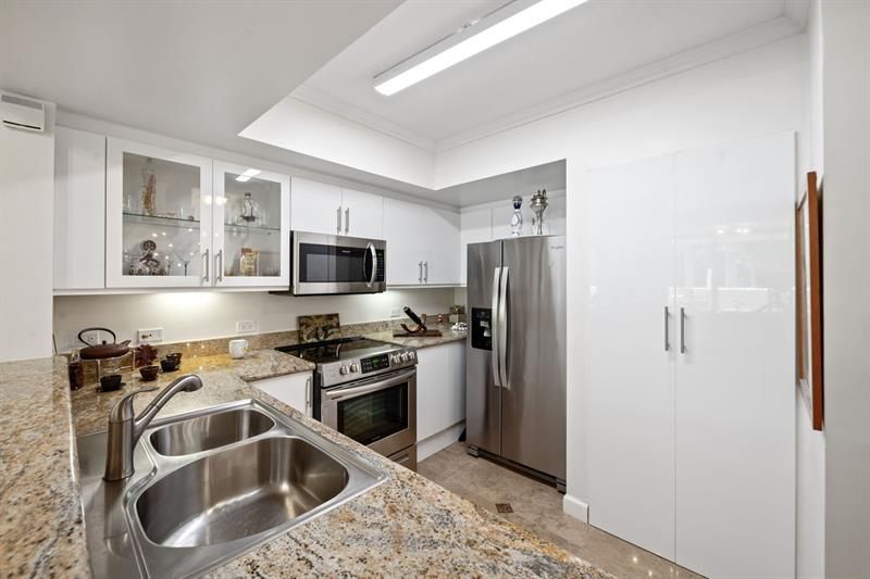 2011 N Ocean Boulevard, Unit 206, Fort Lauderdale, FL 33305 Photo