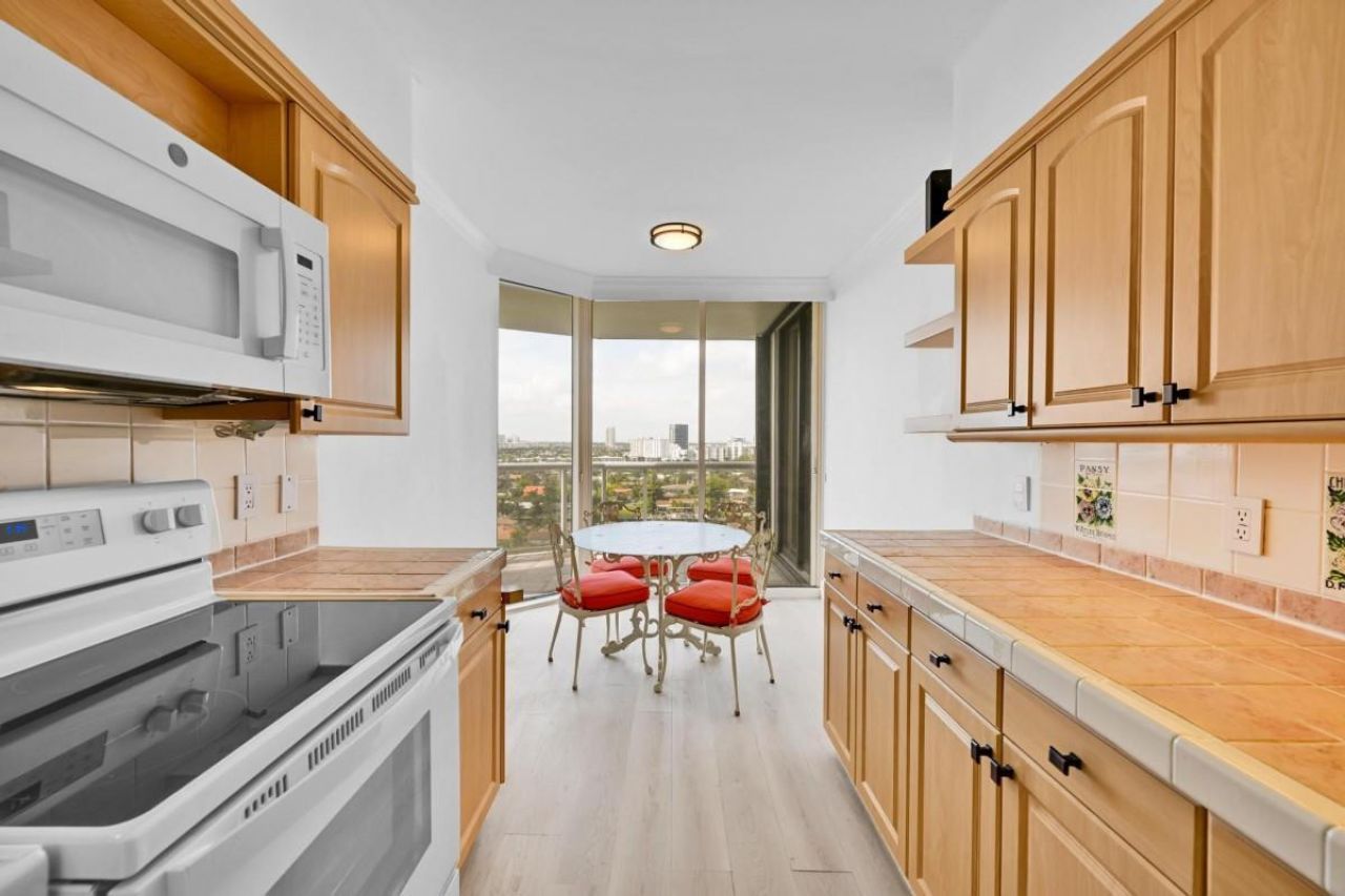 3640 Yacht Club Drive, Unit 1501, Aventura, FL 33180 Photo