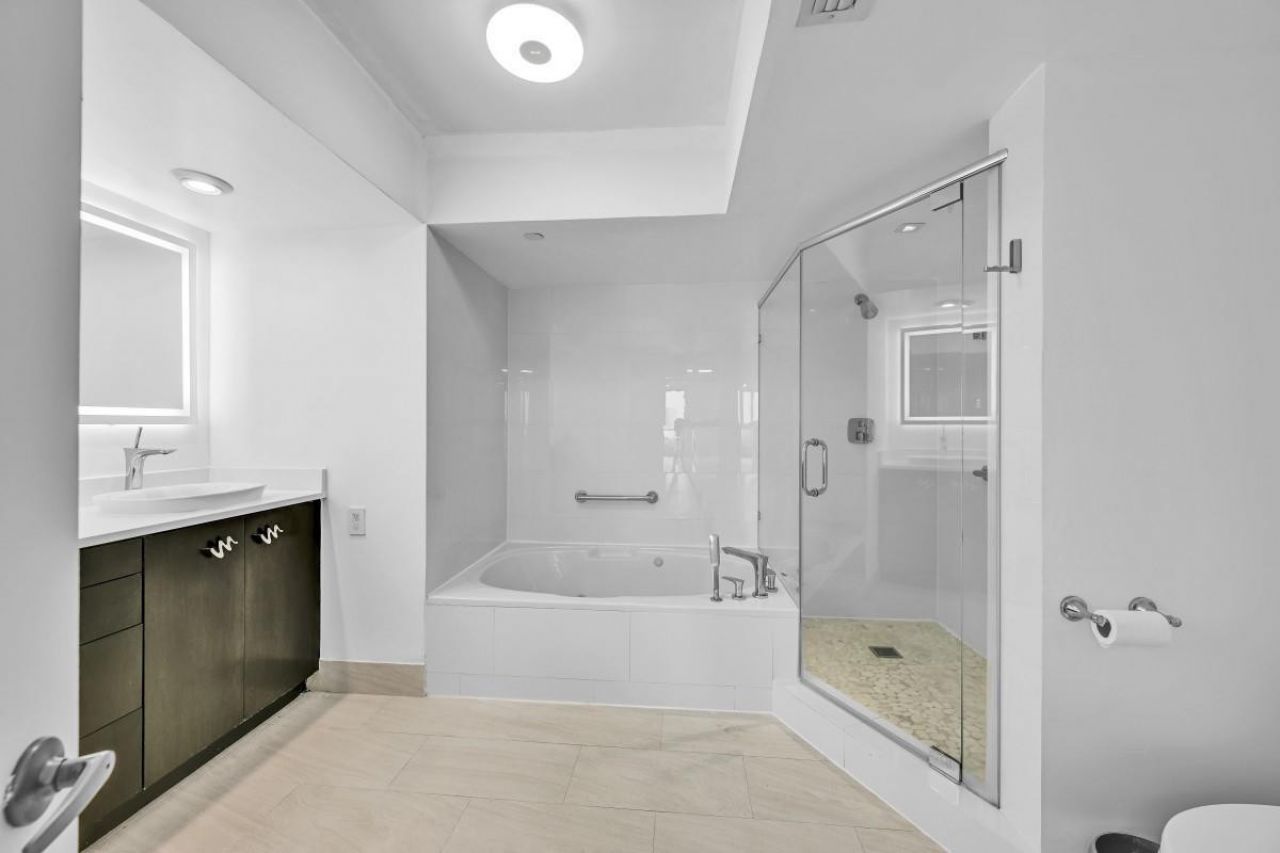 3640 Yacht Club Drive, Unit 1501, Aventura, FL 33180 Photo