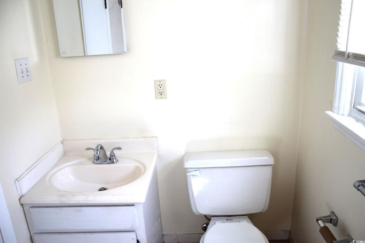 1500 Chester St. Photo 5