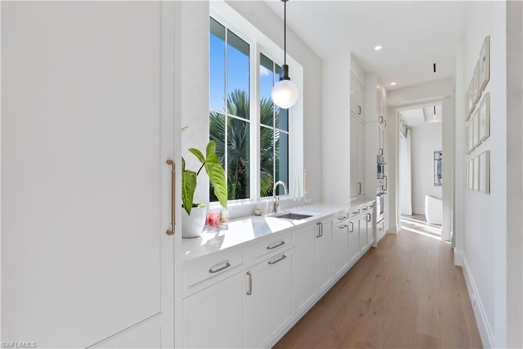 285 Central Ave, Naples, FL 34102 Photo