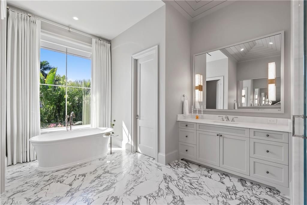 285 Central Ave, Naples, FL 34102 Photo