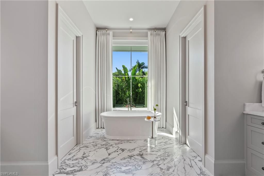 285 Central Ave, Naples, FL 34102 Photo