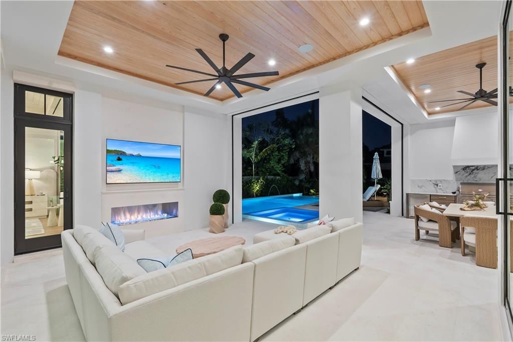 285 Central Ave, Naples, FL 34102 Photo