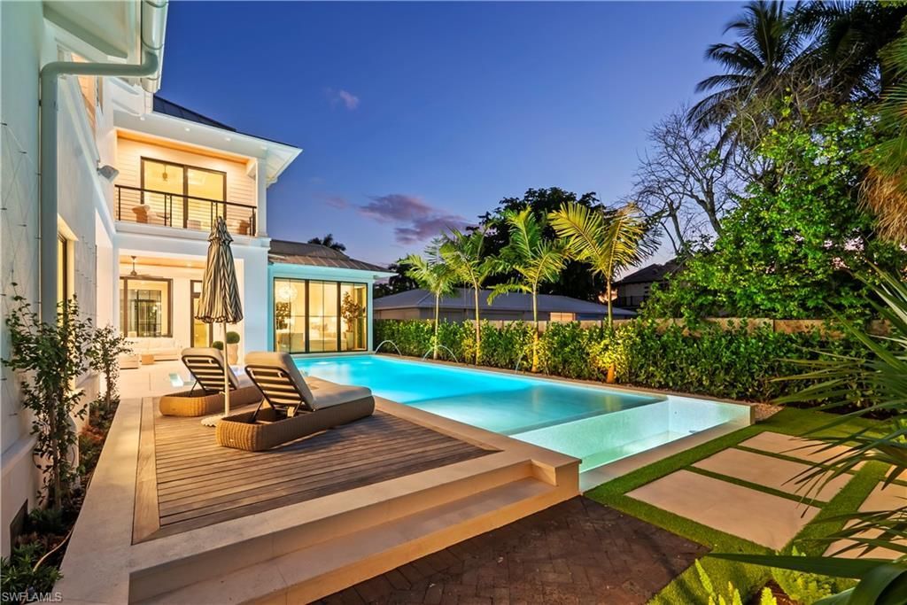 285 Central Ave, Naples, FL 34102 Photo