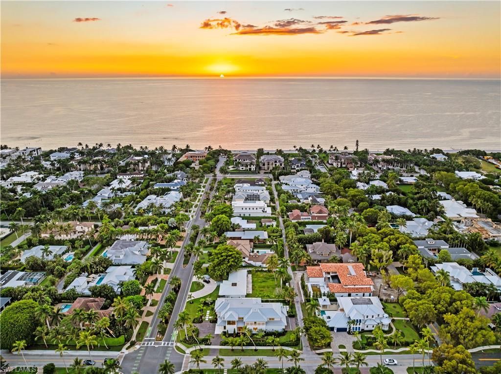 285 Central Ave, Naples, FL 34102 Photo