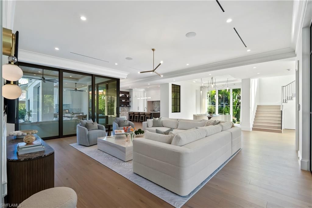 285 Central Ave, Naples, FL 34102 Photo