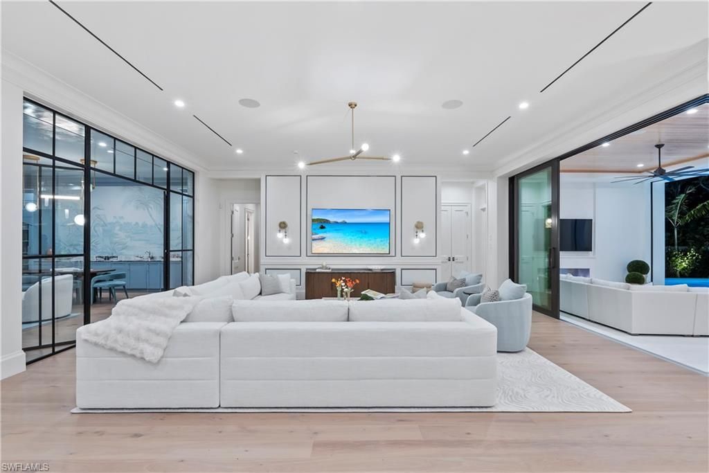 285 Central Ave, Naples, FL 34102 Photo