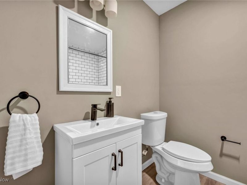 16817 Glenpark Avenue, Cleveland, OH 44128 Photo 18