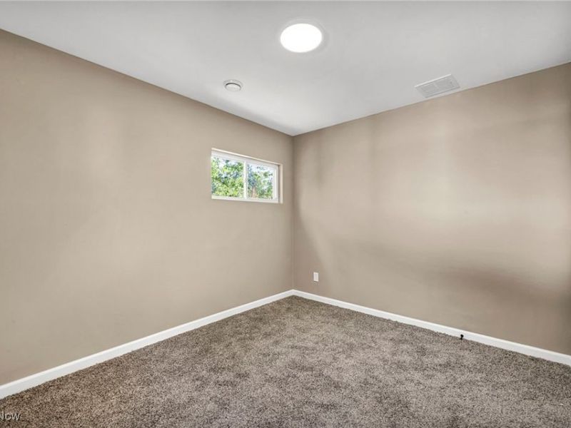 16817 Glenpark Avenue, Cleveland, OH 44128 Photo 29