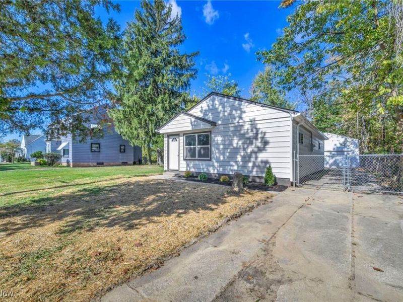 16817 Glenpark Avenue, Cleveland, OH 44128 Photo 3