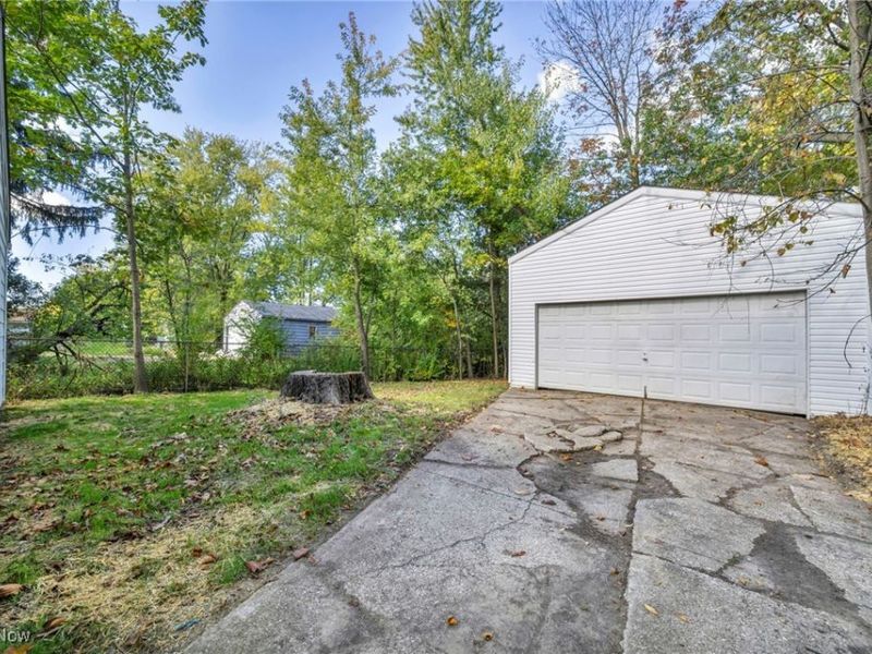 16817 Glenpark Avenue, Cleveland, OH 44128 Photo 5