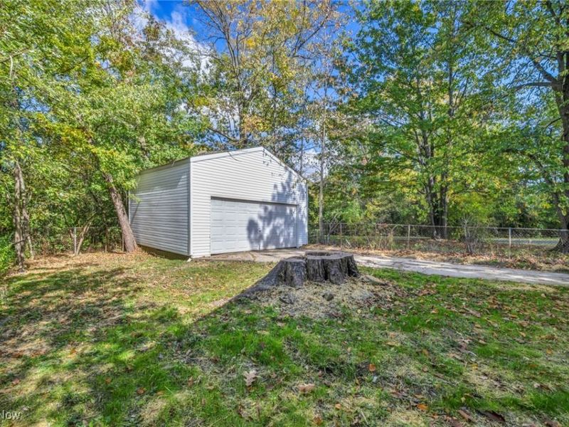 16817 Glenpark Avenue, Cleveland, OH 44128 Photo 6