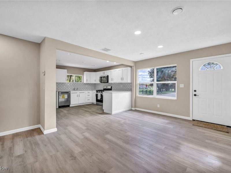 16817 Glenpark Avenue, Cleveland, OH 44128 Photo 7