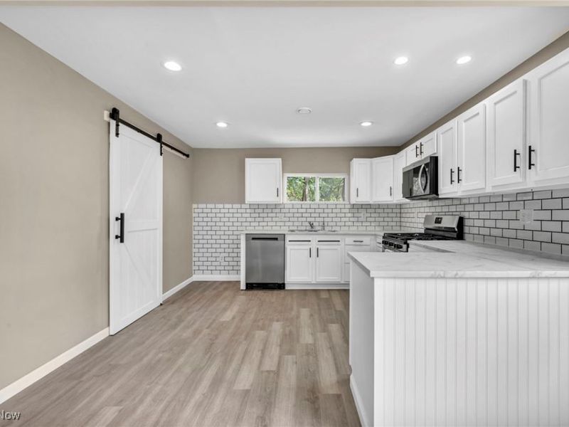 16817 Glenpark Avenue, Cleveland, OH 44128 Photo 8