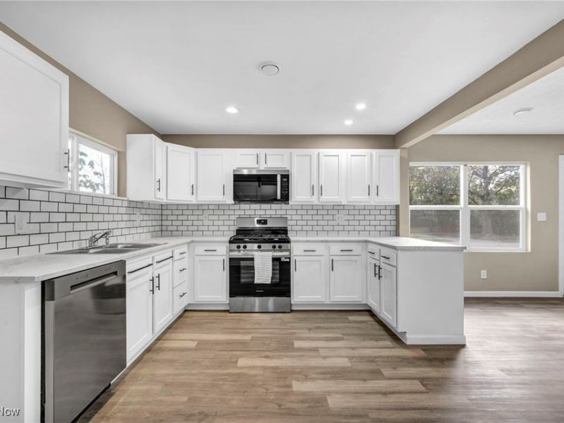 16817 Glenpark Avenue, Cleveland, OH 44128 Photo 9