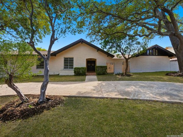 210 sheffield, Castle Hills, TX 78213