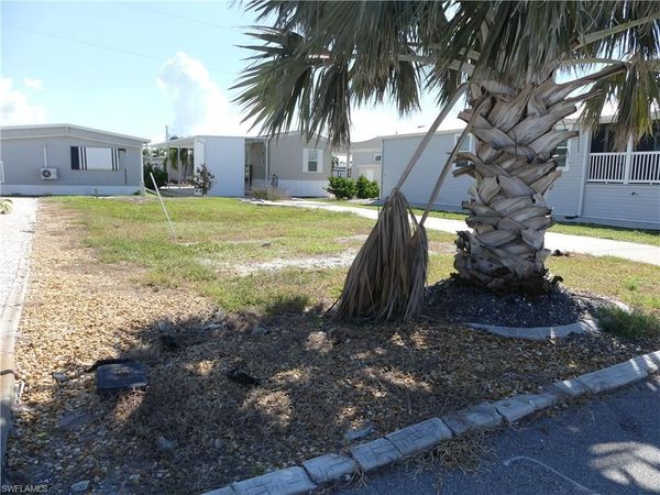 4915 Gulfgate LN , ST. JAMES CITY, FL 33956