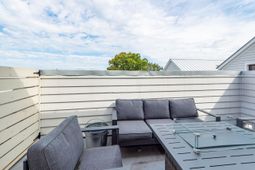 9 Iron Frg Alley photo 4