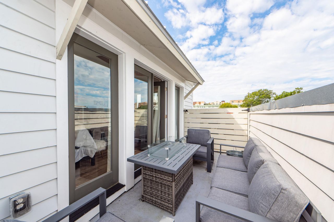 9 Iron Frg Alley Photo 7