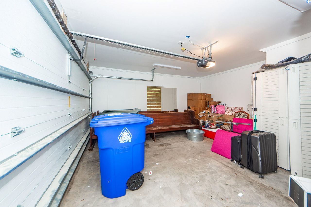 9 Iron Frg Alley Photo 8