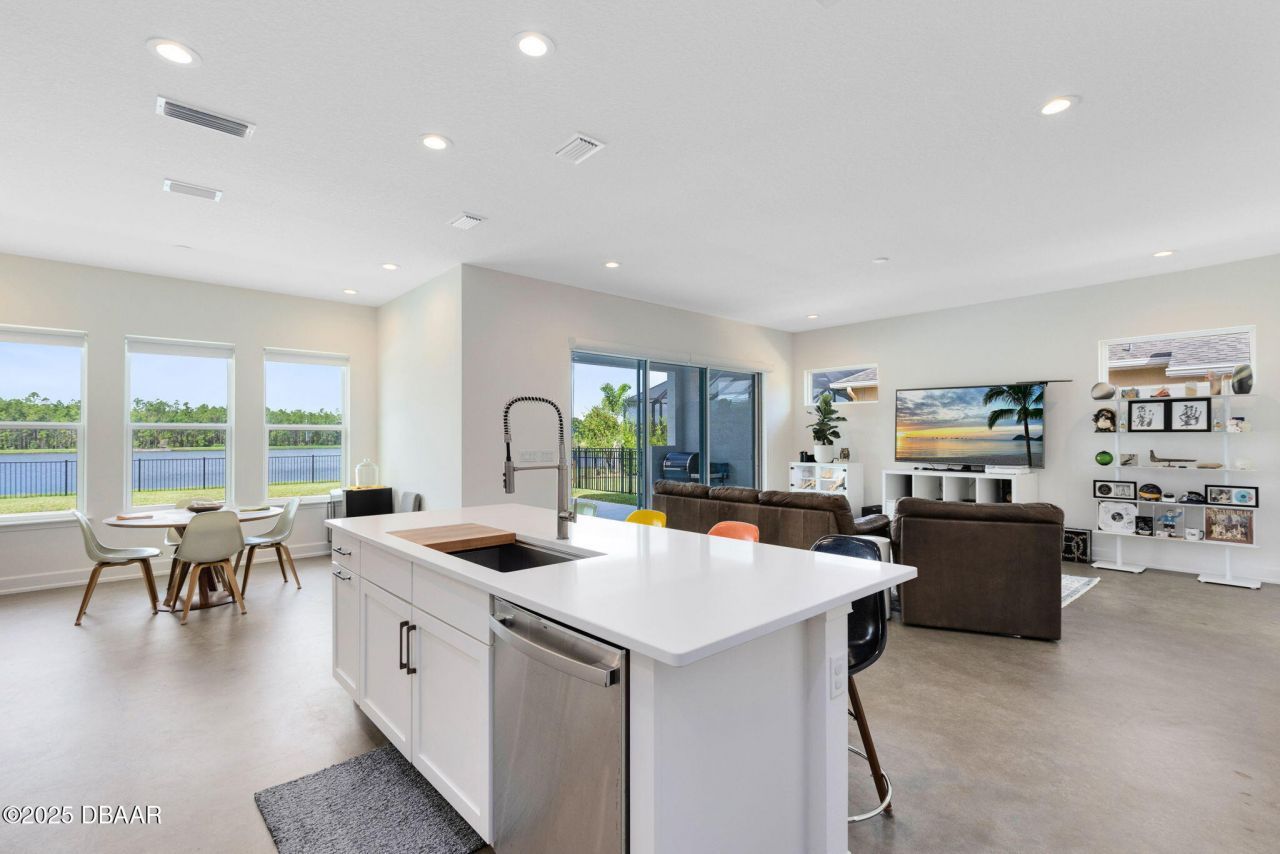 513 Mosaic Boulevard, Daytona Beach, FL 32124 Photo