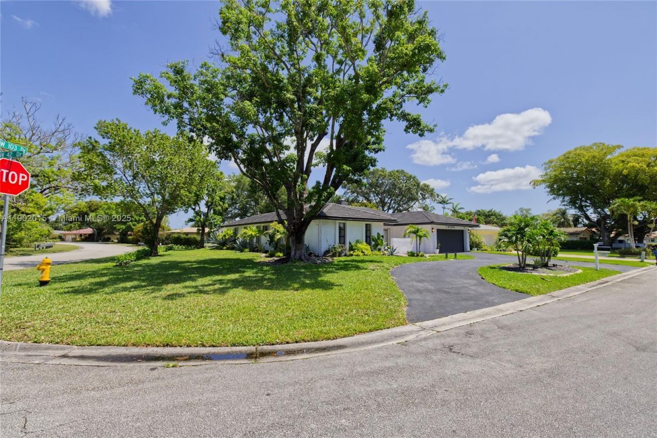 10395 NW 42nd Dr, Coral Springs, FL 33065 Photo