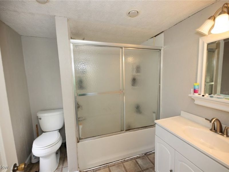 152 Pennsylvania Avenue, Chester, WV 26034 Photo 17