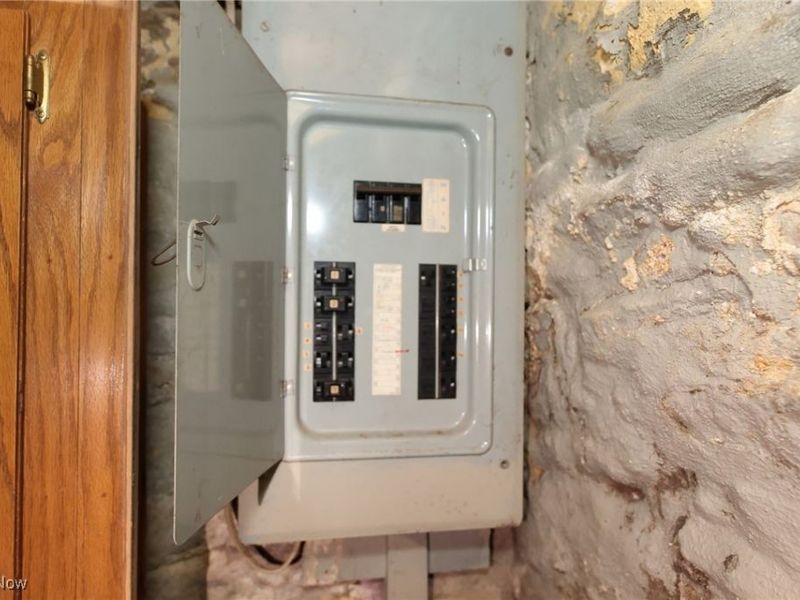 152 Pennsylvania Avenue, Chester, WV 26034 Photo 20