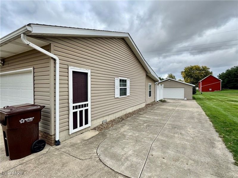 1037 Canyon Street NE, Uniontown, OH 44685 Photo 23