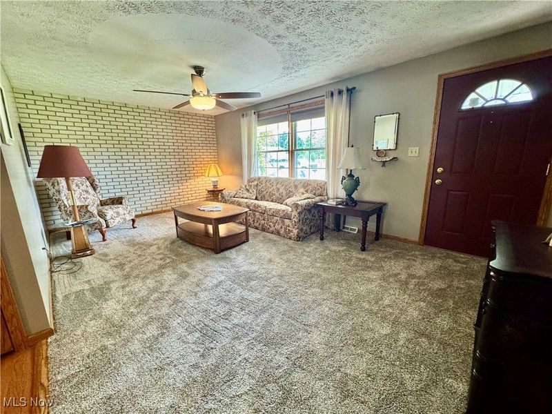 1037 Canyon Street NE, Uniontown, OH 44685 Photo 4