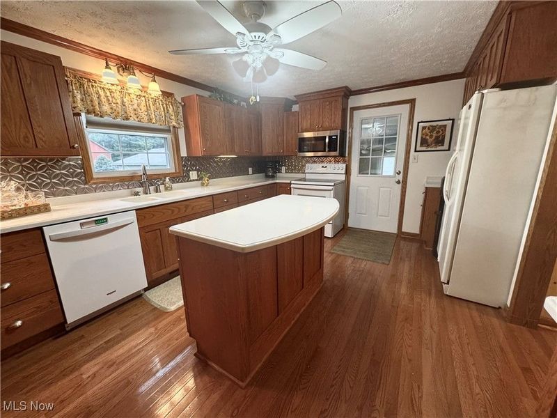 1037 Canyon Street NE, Uniontown, OH 44685 Photo 6