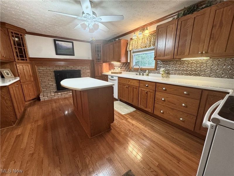 1037 Canyon Street NE, Uniontown, OH 44685 Photo 8