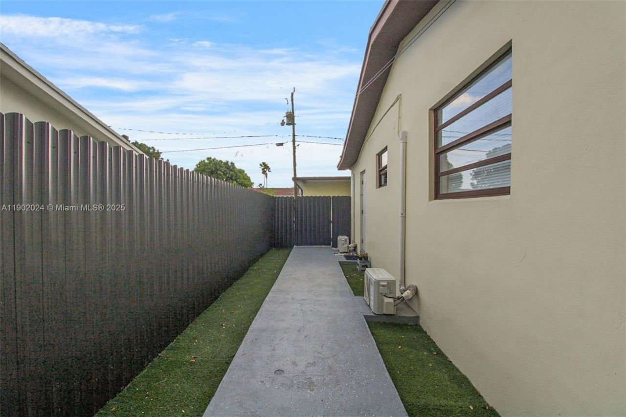 11120 SW 176 St, Miami, FL 33157 Photo