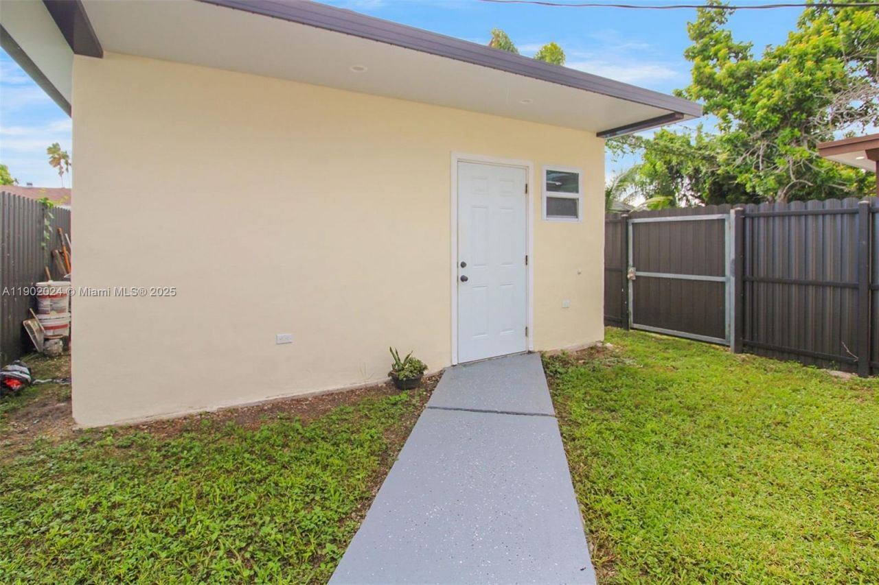 11120 SW 176 St, Miami, FL 33157 Photo