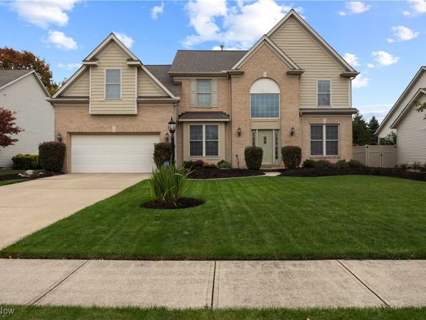 15379 Old Oak Drive, Strongsville, OH 44149